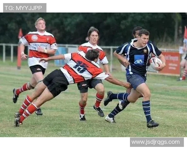 足球明星搞笑瞬间大揭秘踩镜头背后的趣味故事与精彩瞬间