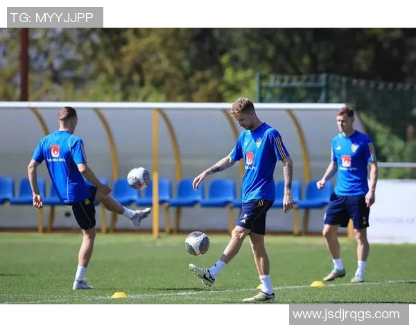 足球明星赛聚焦大罗与菲戈的传奇对决展现足球魅力与友谊精神